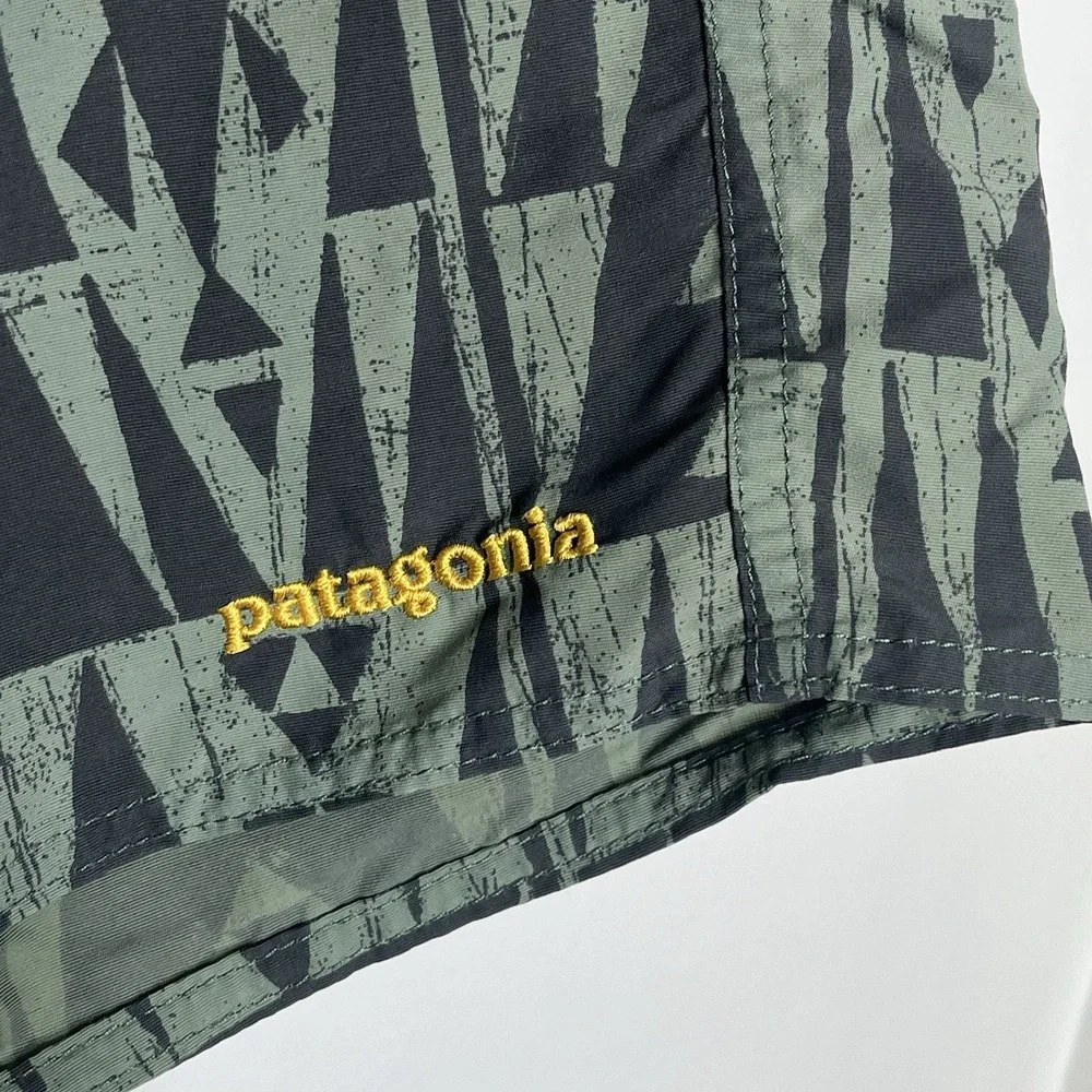Patagonia Wavefarer Board Shorts Mens 32 Green Tiki Geometric Print Unlined